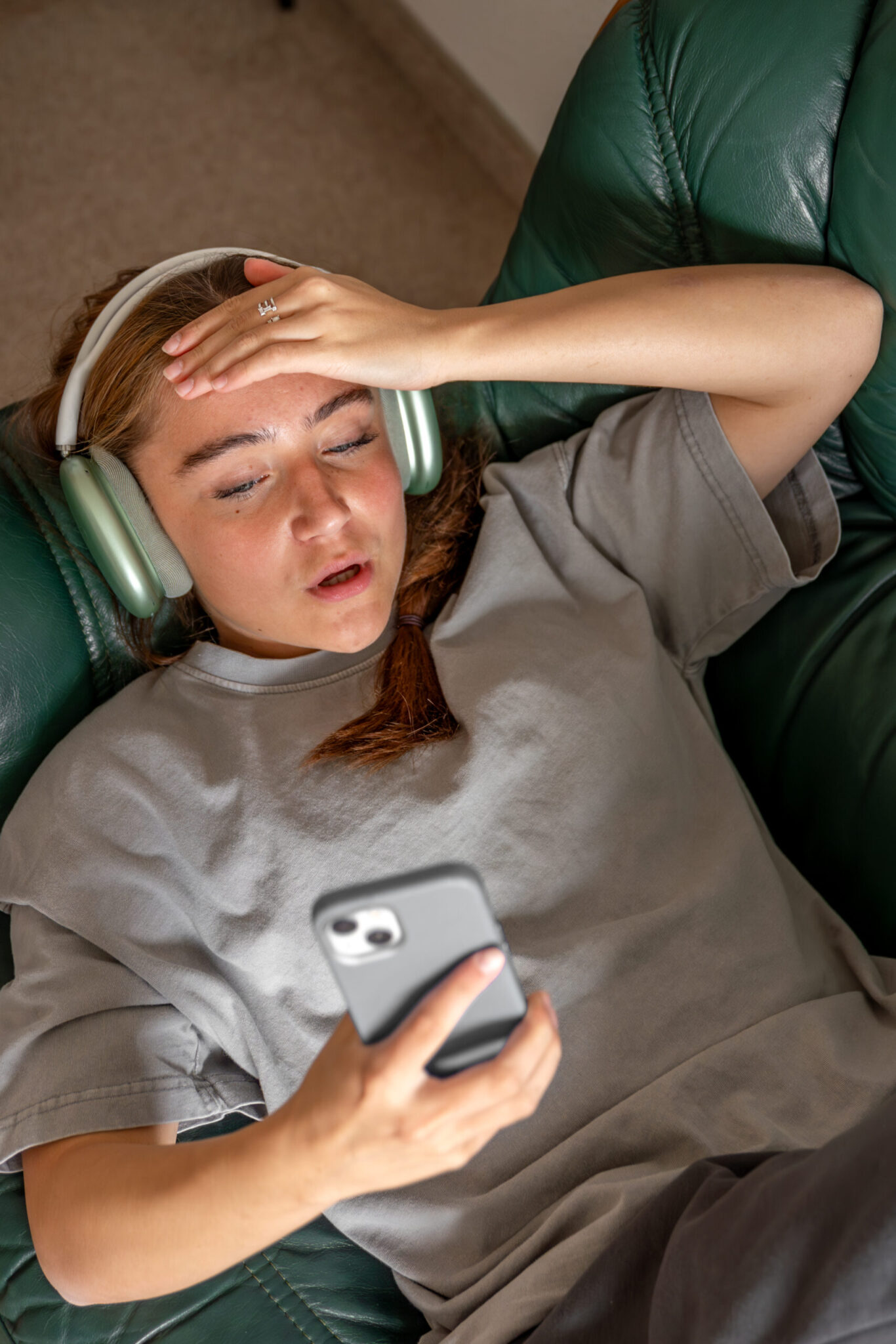 Tired girl in headphones. Listening to music in headphones. Teenage girl lying on the couch. High quality photo. Teenage girl in headphones close-up. SSUCv3H4sIAAAAAAAAA41PQY6DMAz8i88gQQMS8JVqDyZxqVUgVWK2WqH8fR1KtdfNxTOe2DPegR0MgCPWHbqqrG3TlHV9q8rRXi5lY3rTtqYnvDkowKEQDLUxXd9VlWm1mEpfASNGtjDswPO8RQko7FcYVAm0OgoHJMfiA+OsLBUQBWWLFHVMmdXdk6oH/+y77rmvAdU8bmMGqfhn76sAnGi1P3l/ykFmwsPuqtLjJRSW09vLPUfM8BnY8jqdmfQUv7zx6iXPHg7i7YPdOfw+487aDdkLtufs0ZE75W1cWORDA30zvf5+p5R+AQ9rgZqEAQAA